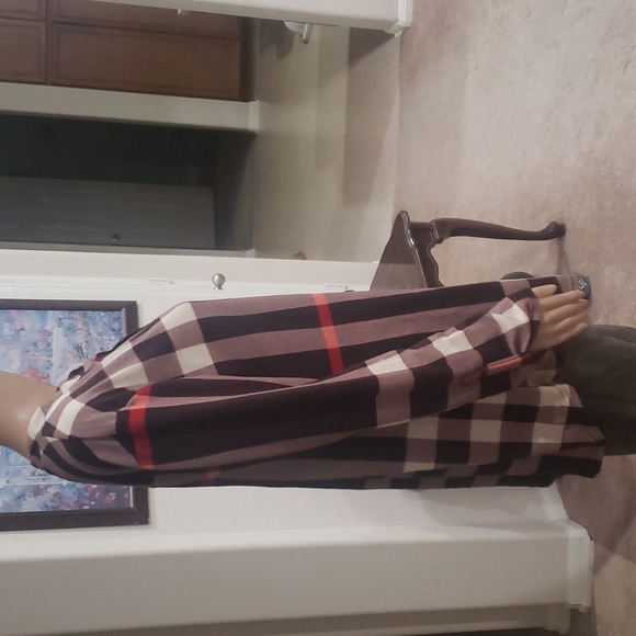 Lildy L unique plaid vneck slight cuff button sleeve pleated back - Picture 2 of 9